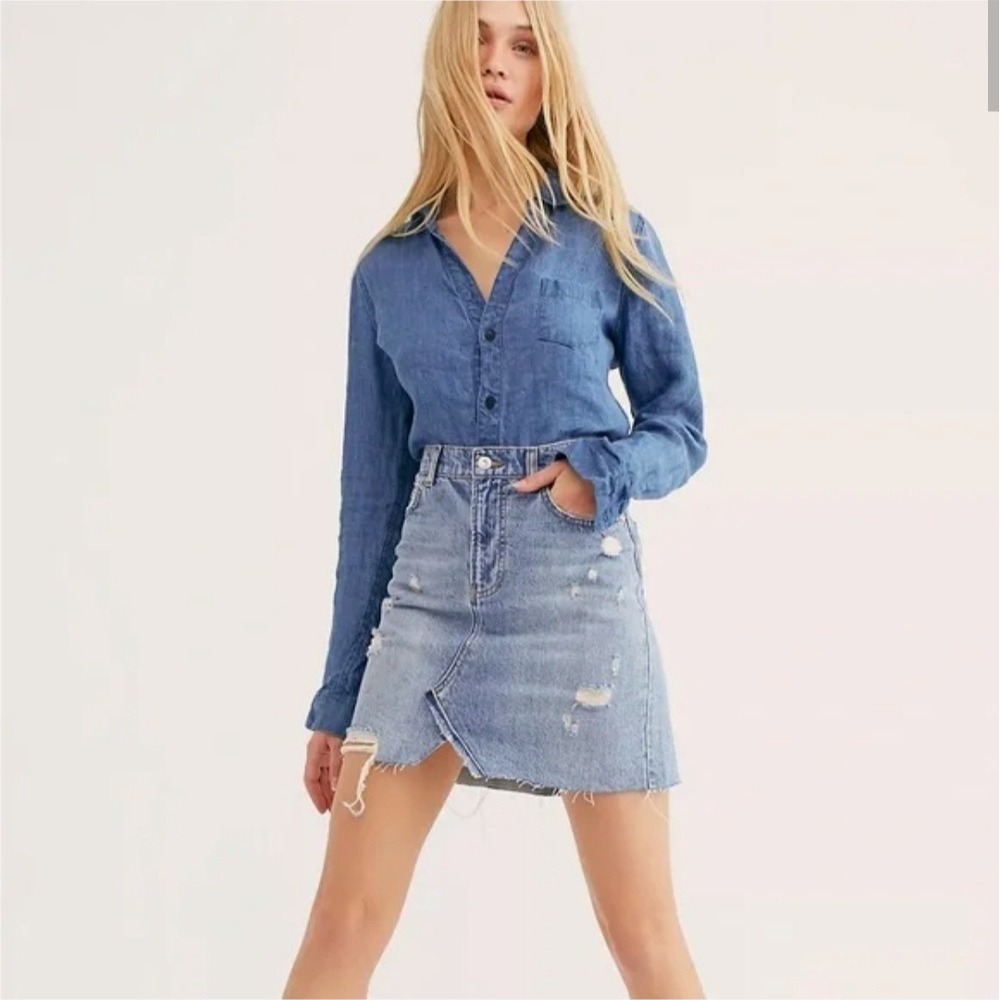 New We The Free Women's Light Blue Hallie Distressed Denim Mini Skirt Size 28